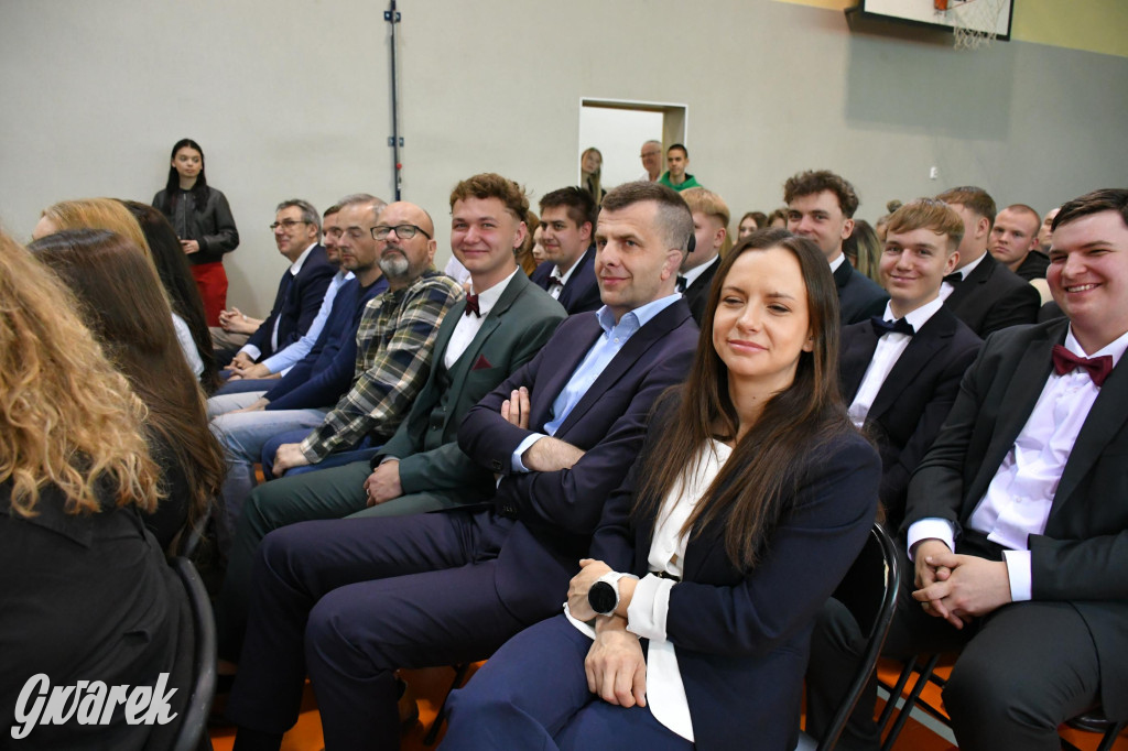 Maturzyści z Rolnika przyjechali traktorami