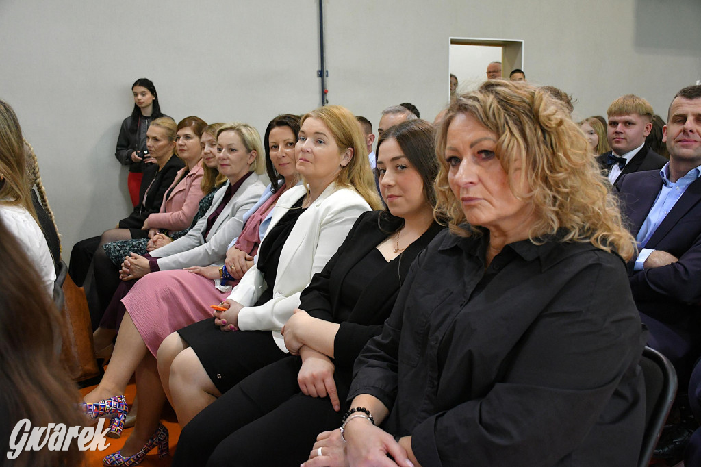 Maturzyści z Rolnika przyjechali traktorami