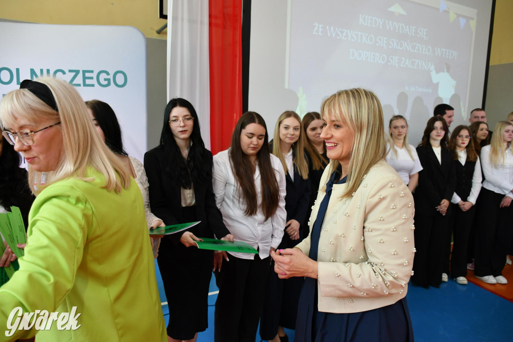 Maturzyści z Rolnika przyjechali traktorami