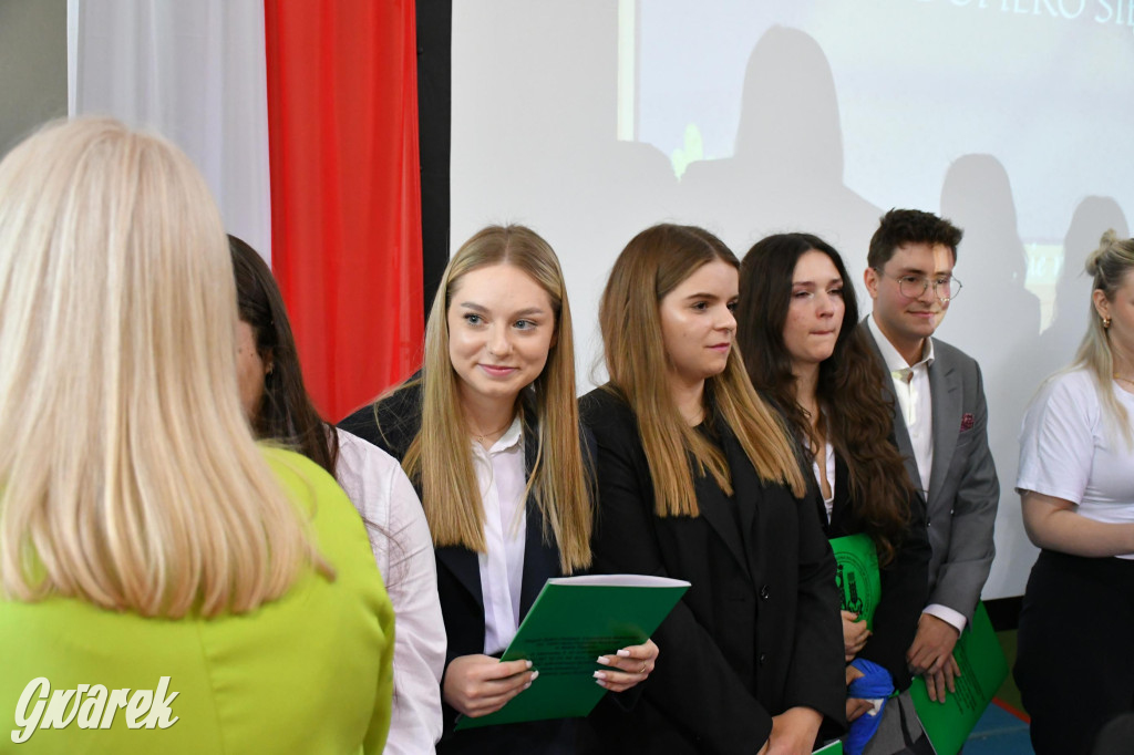 Maturzyści z Rolnika przyjechali traktorami