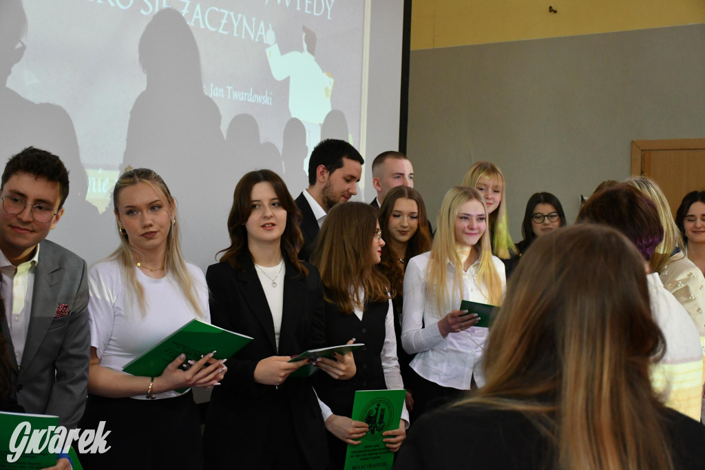 Maturzyści z Rolnika przyjechali traktorami