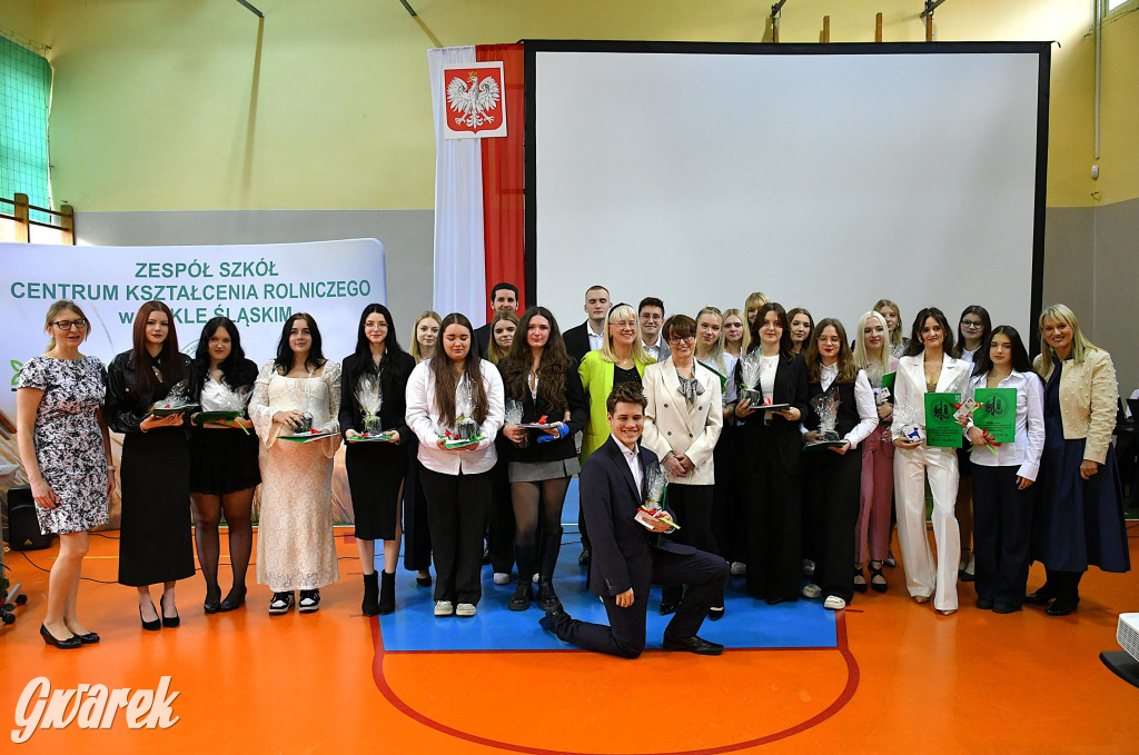 Maturzyści z Rolnika przyjechali traktorami