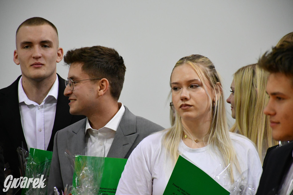 Maturzyści z Rolnika przyjechali traktorami