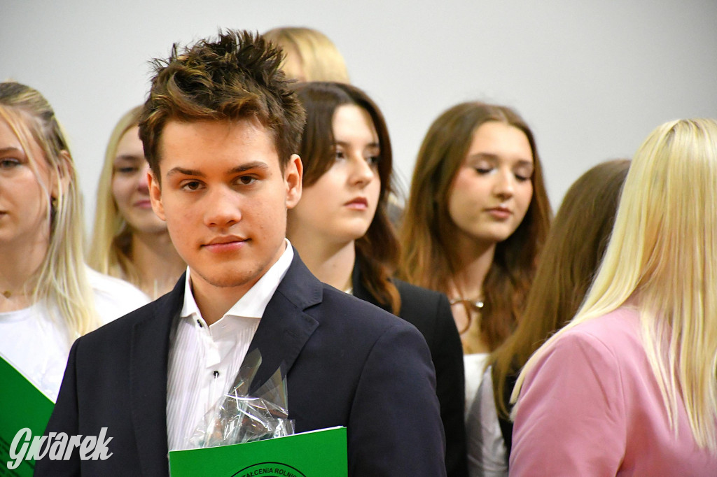 Maturzyści z Rolnika przyjechali traktorami