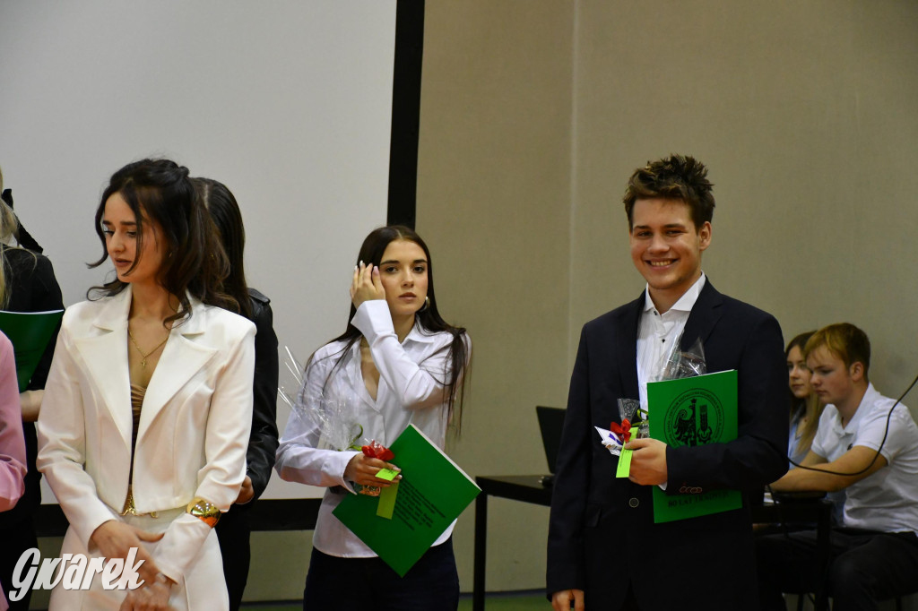 Maturzyści z Rolnika przyjechali traktorami