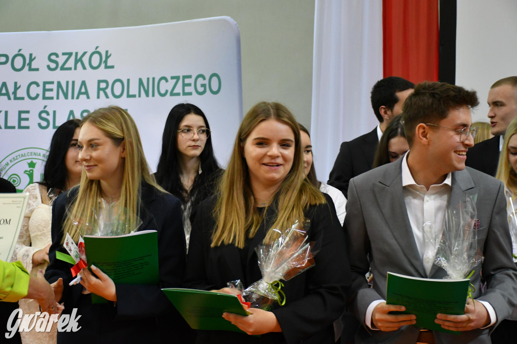 Maturzyści z Rolnika przyjechali traktorami