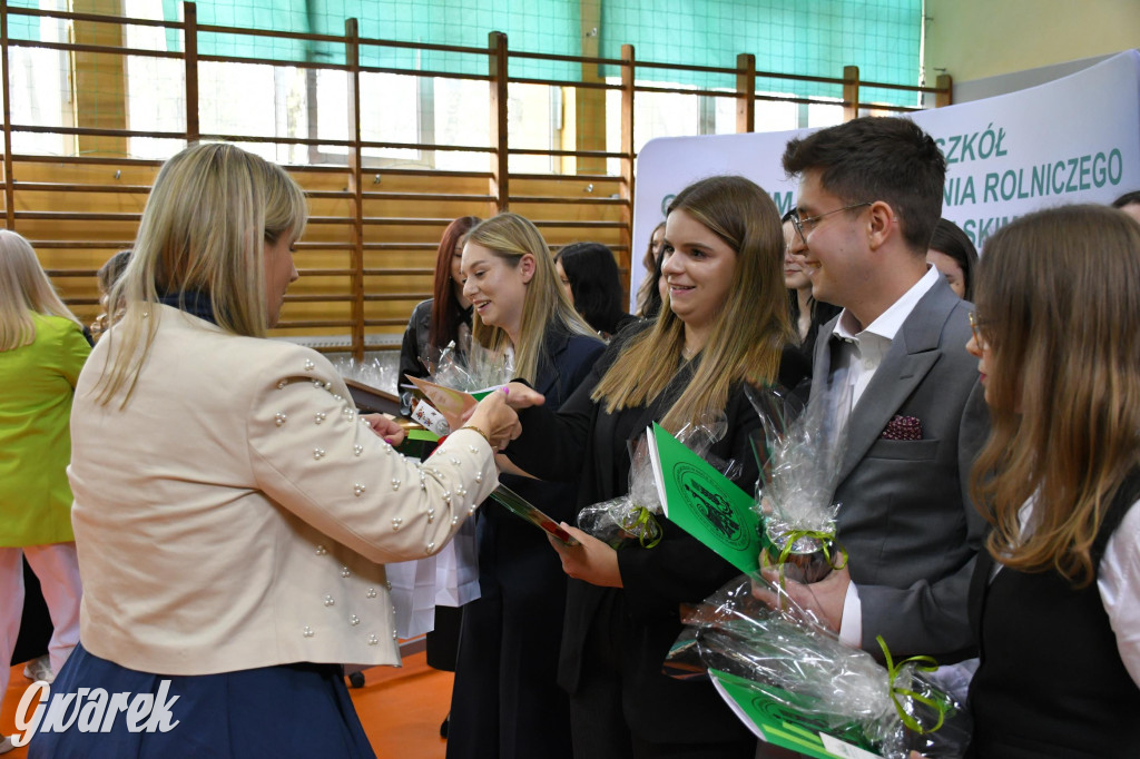 Maturzyści z Rolnika przyjechali traktorami