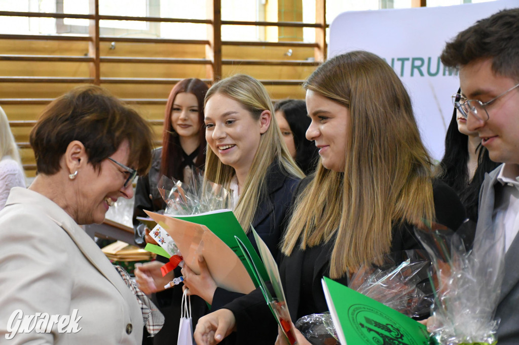 Maturzyści z Rolnika przyjechali traktorami