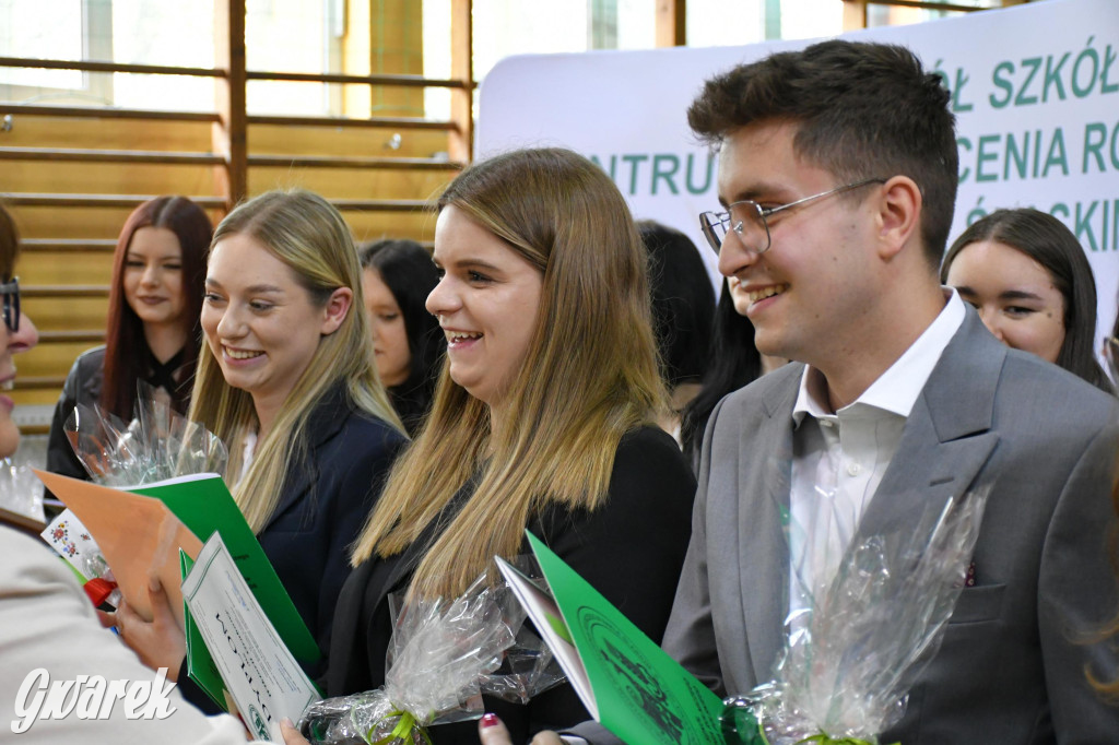 Maturzyści z Rolnika przyjechali traktorami