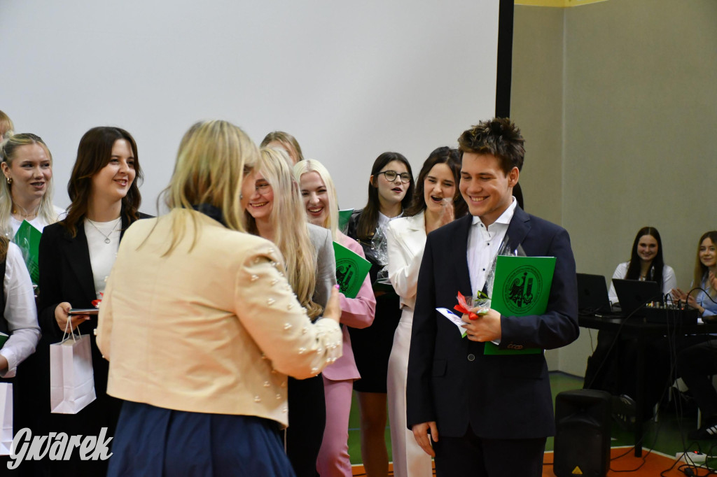 Maturzyści z Rolnika przyjechali traktorami