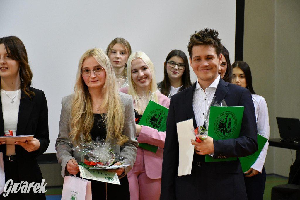 Maturzyści z Rolnika przyjechali traktorami