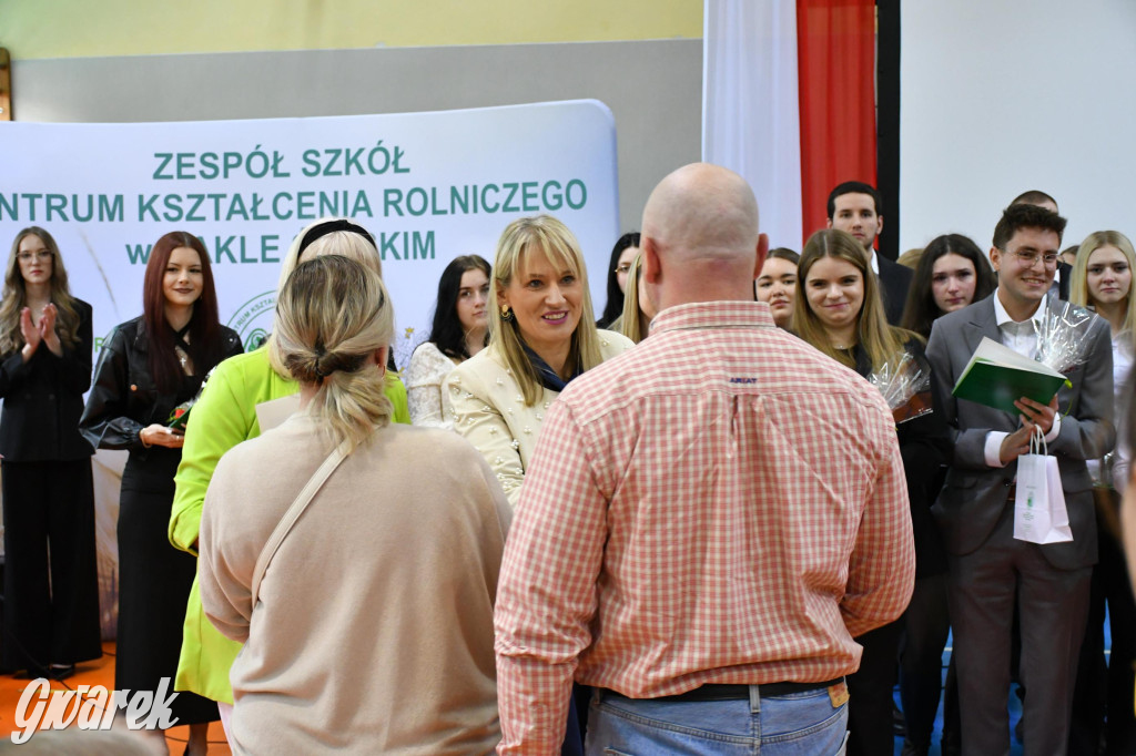 Maturzyści z Rolnika przyjechali traktorami