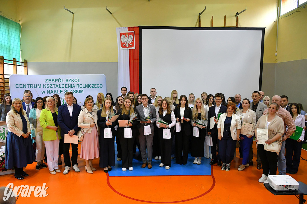 Maturzyści z Rolnika przyjechali traktorami