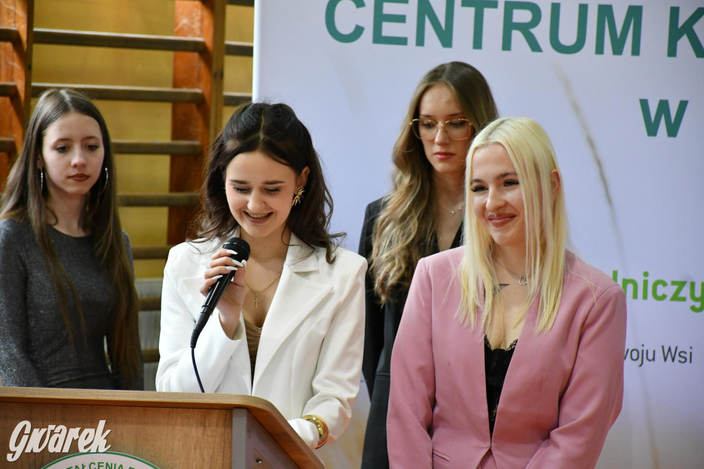 Maturzyści z Rolnika przyjechali traktorami