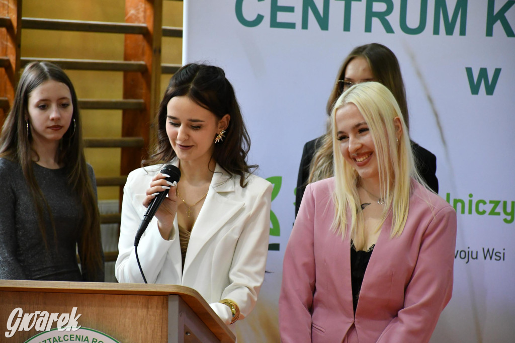 Maturzyści z Rolnika przyjechali traktorami