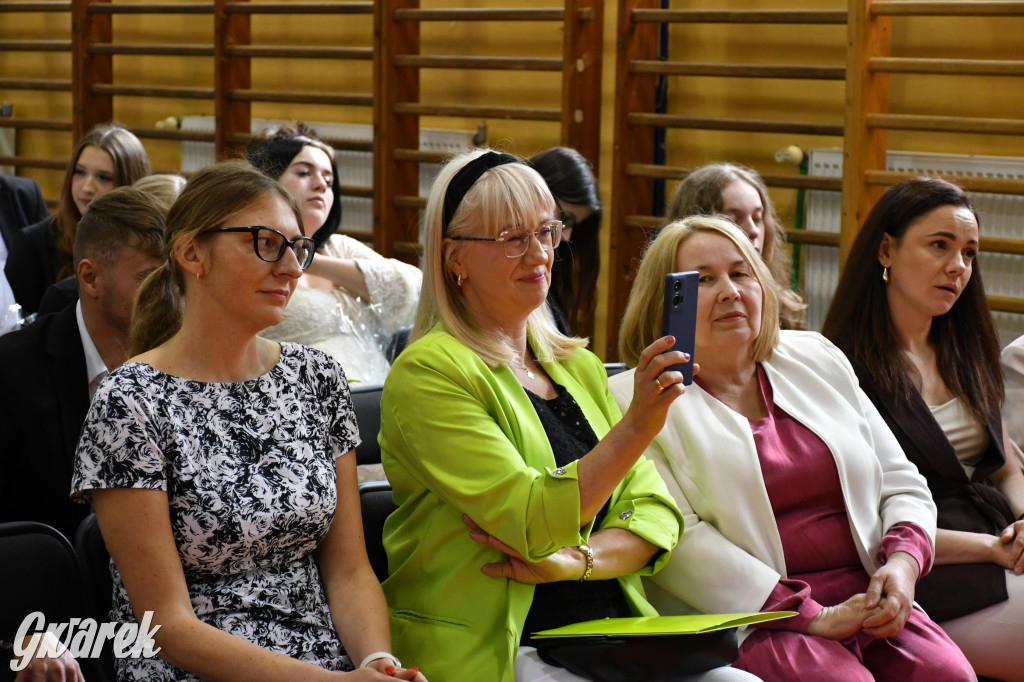 Maturzyści z Rolnika przyjechali traktorami