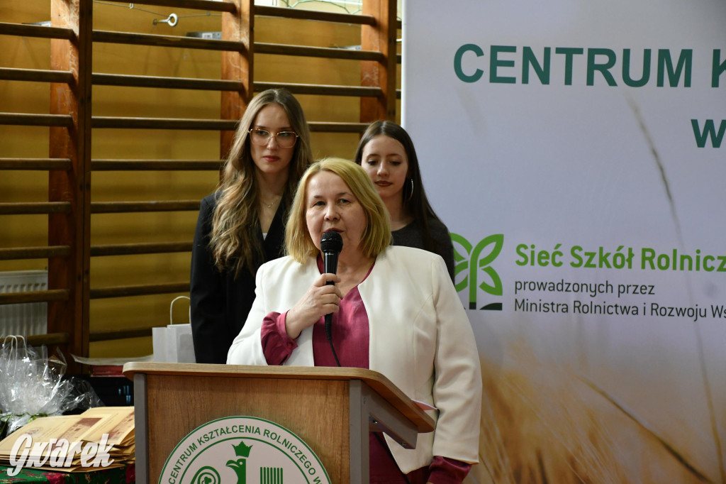 Maturzyści z Rolnika przyjechali traktorami