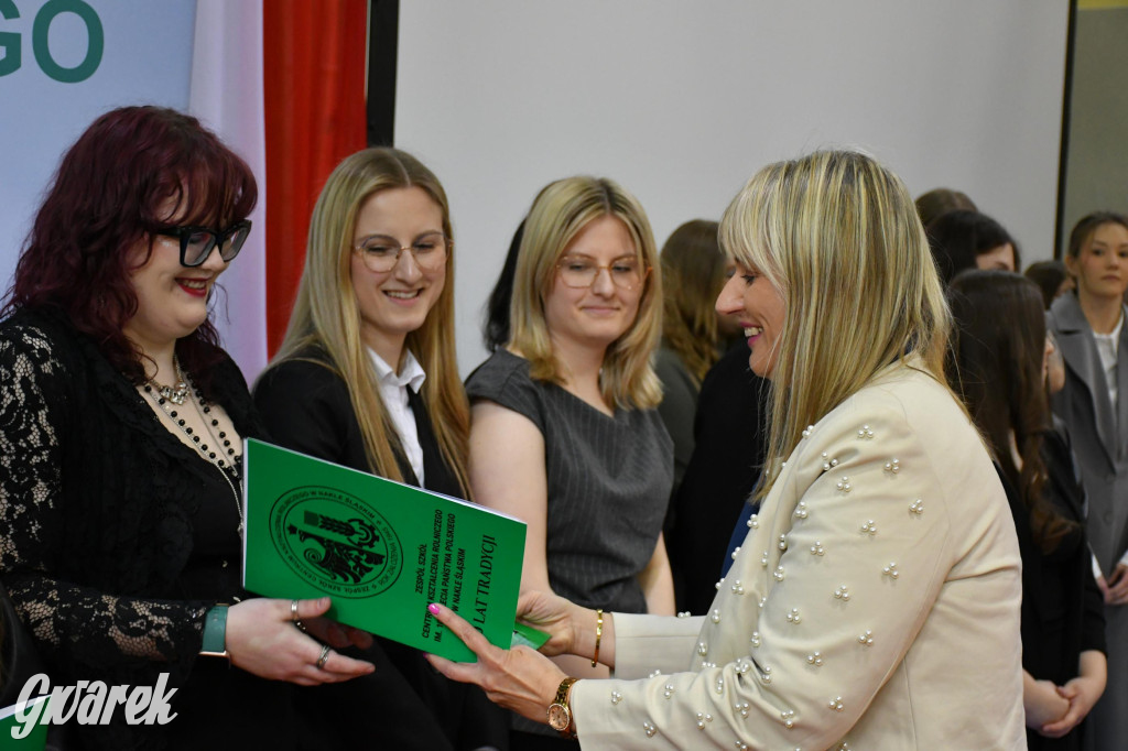 Maturzyści z Rolnika przyjechali traktorami