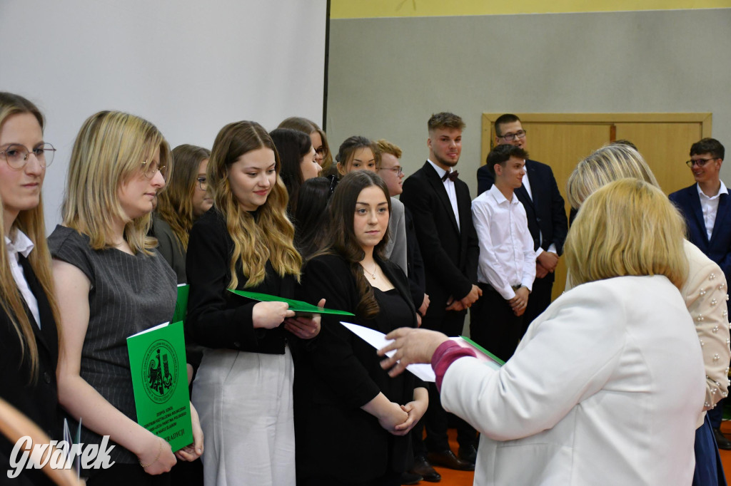 Maturzyści z Rolnika przyjechali traktorami