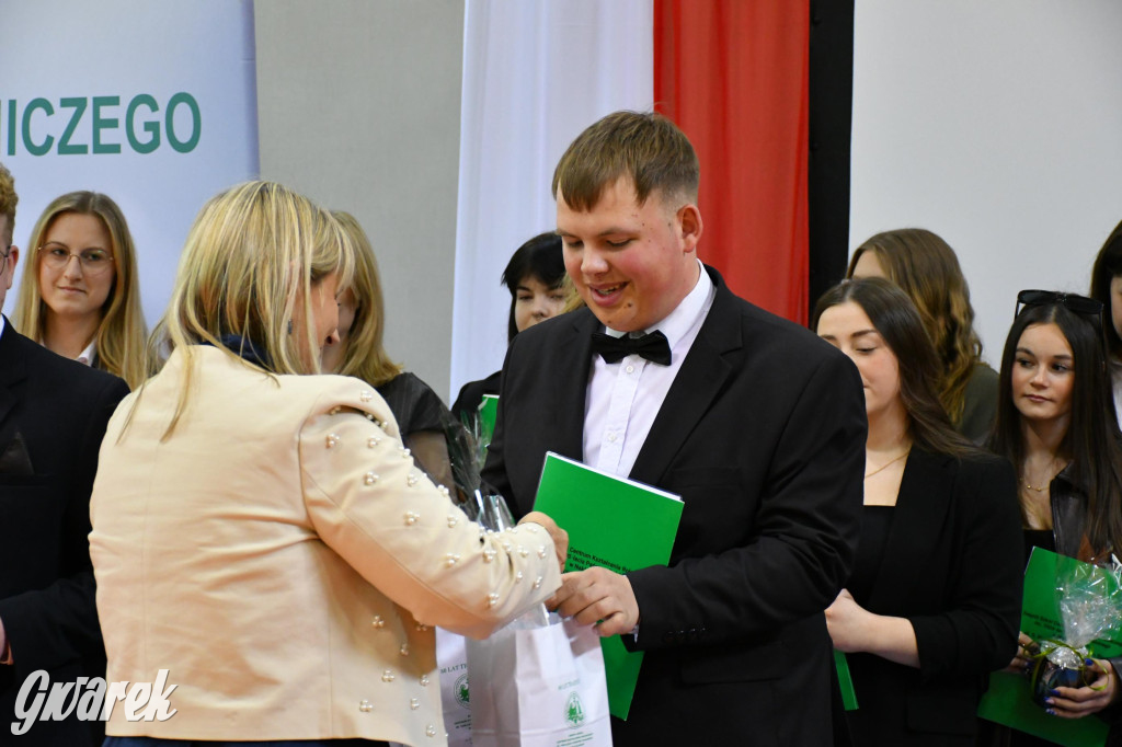 Maturzyści z Rolnika przyjechali traktorami