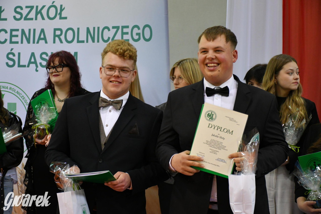 Maturzyści z Rolnika przyjechali traktorami