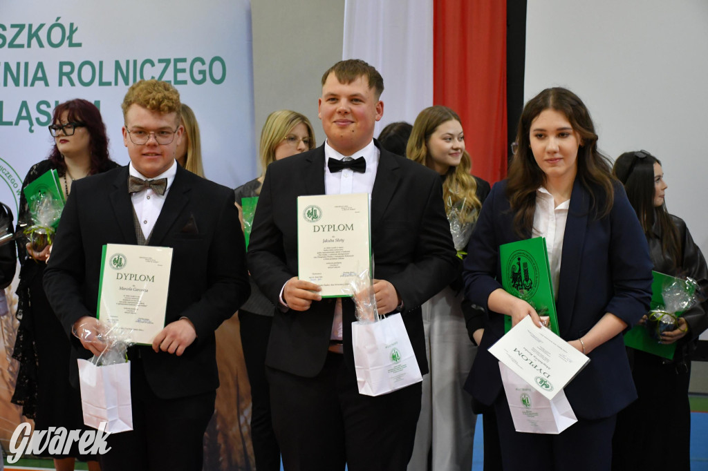 Maturzyści z Rolnika przyjechali traktorami