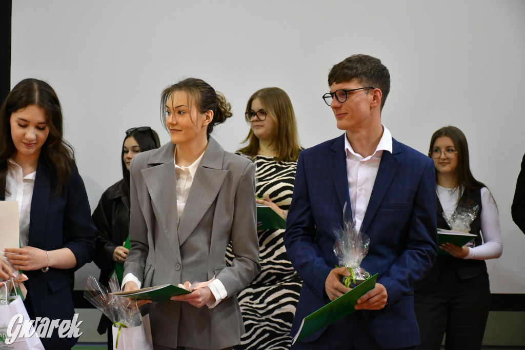 Maturzyści z Rolnika przyjechali traktorami