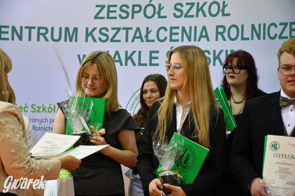 Maturzyści z Rolnika przyjechali traktorami