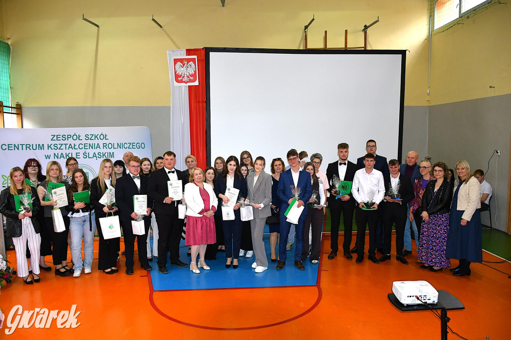 Maturzyści z Rolnika przyjechali traktorami