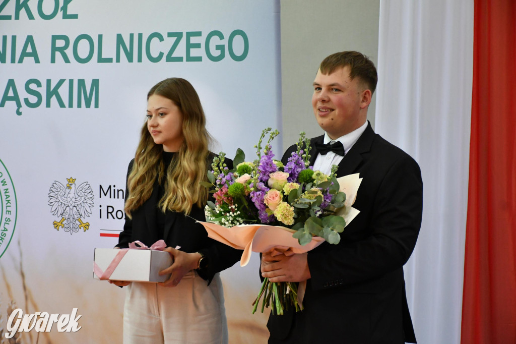 Maturzyści z Rolnika przyjechali traktorami