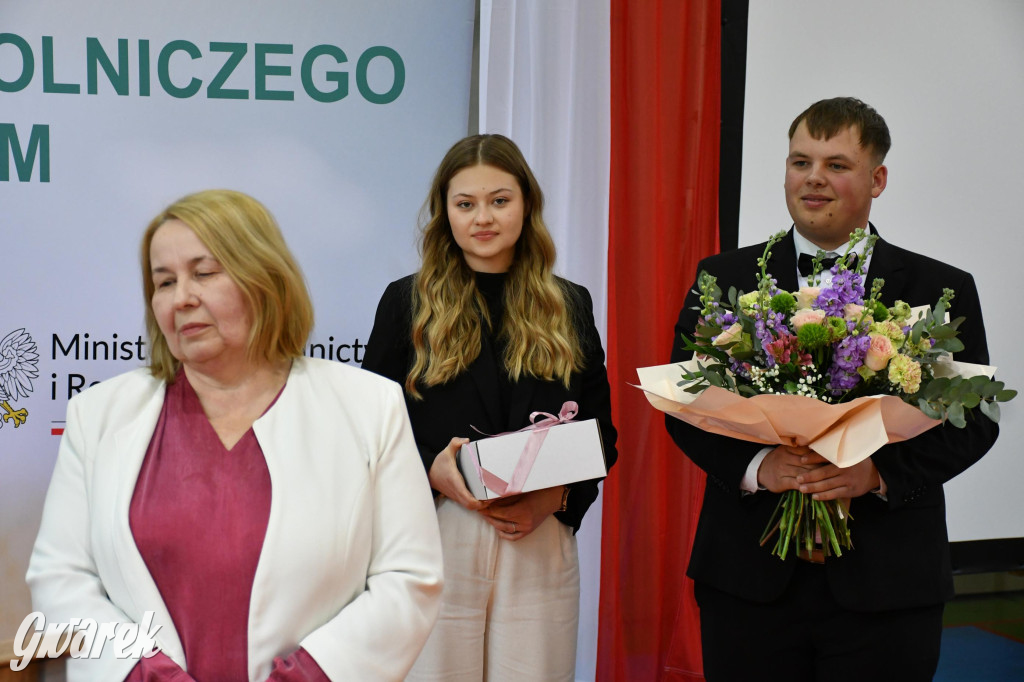 Maturzyści z Rolnika przyjechali traktorami