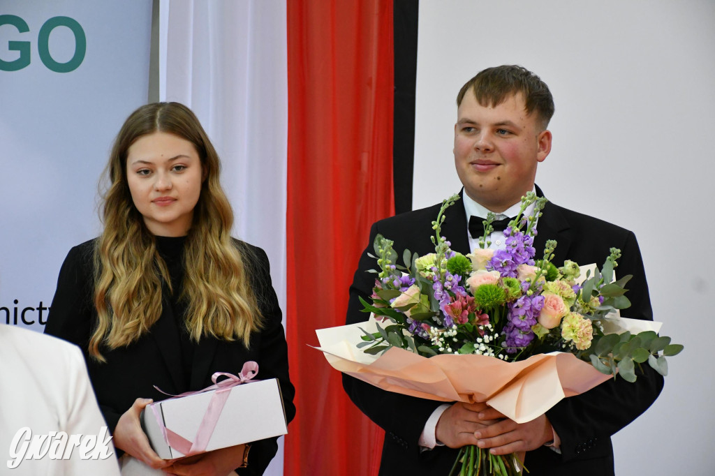 Maturzyści z Rolnika przyjechali traktorami