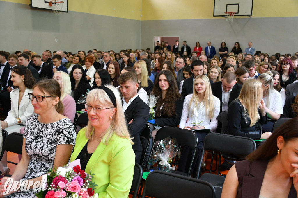 Maturzyści z Rolnika przyjechali traktorami