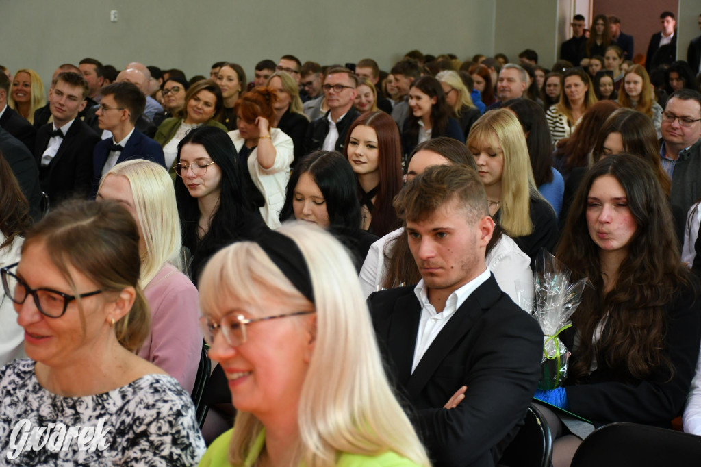 Maturzyści z Rolnika przyjechali traktorami