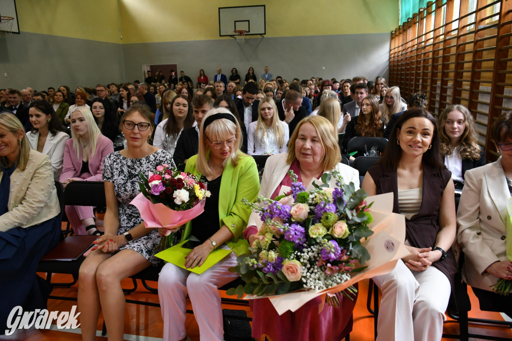 Maturzyści z Rolnika przyjechali traktorami