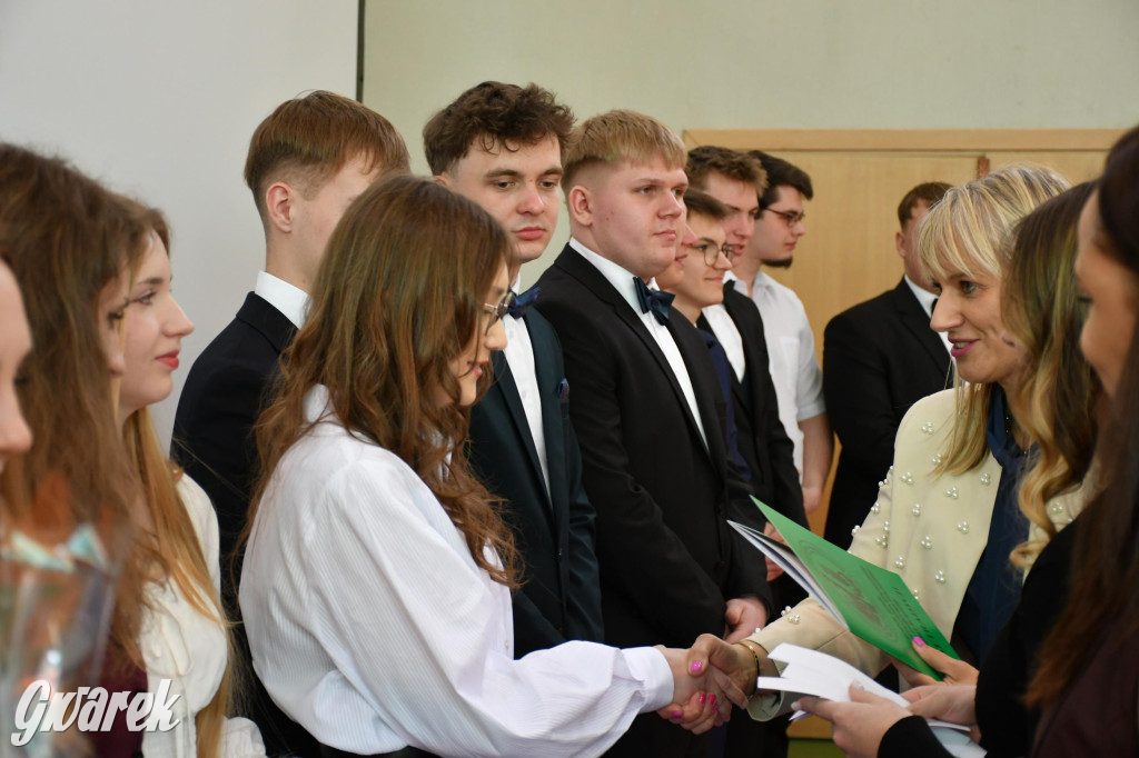 Maturzyści z Rolnika przyjechali traktorami