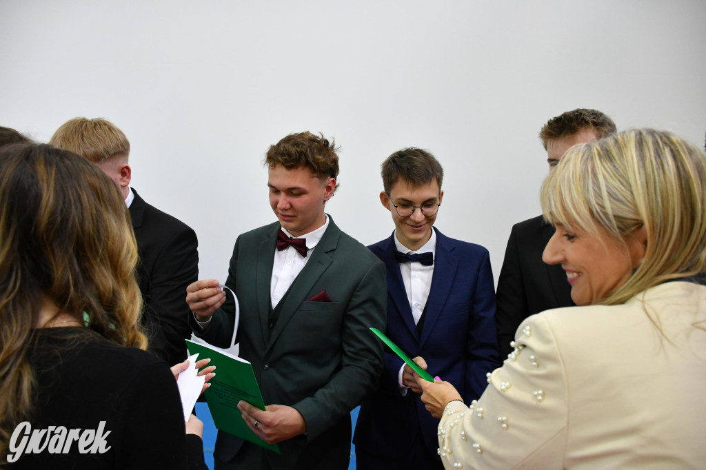 Maturzyści z Rolnika przyjechali traktorami