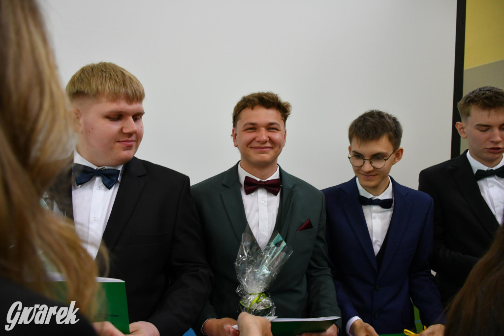 Maturzyści z Rolnika przyjechali traktorami