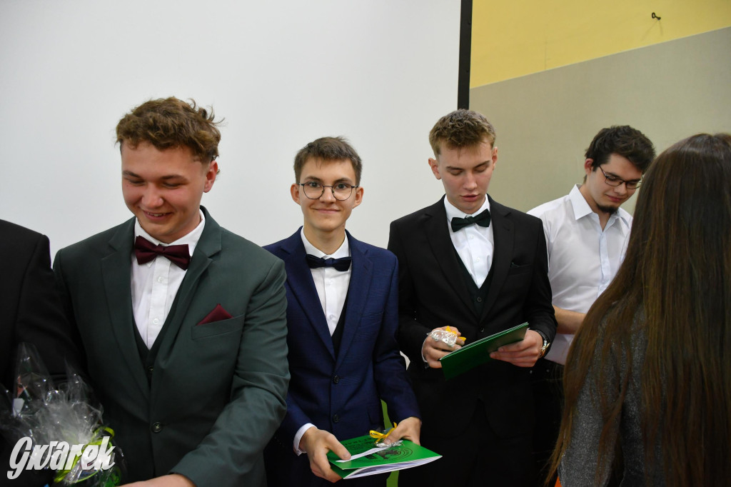 Maturzyści z Rolnika przyjechali traktorami