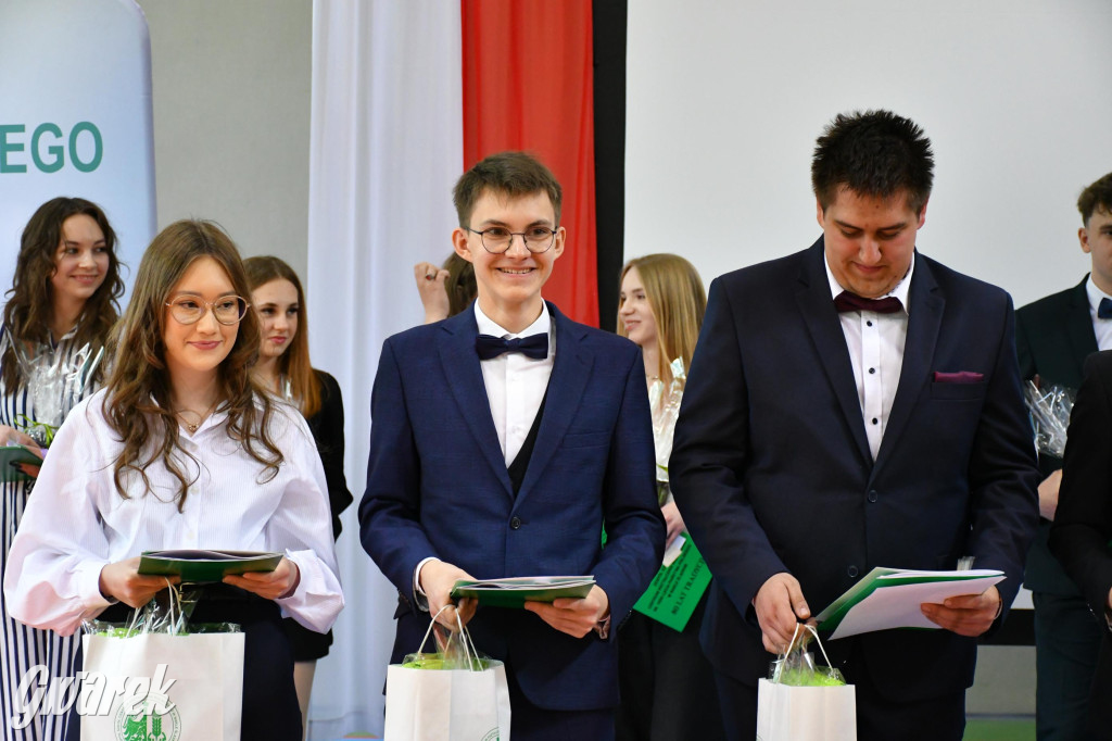 Maturzyści z Rolnika przyjechali traktorami