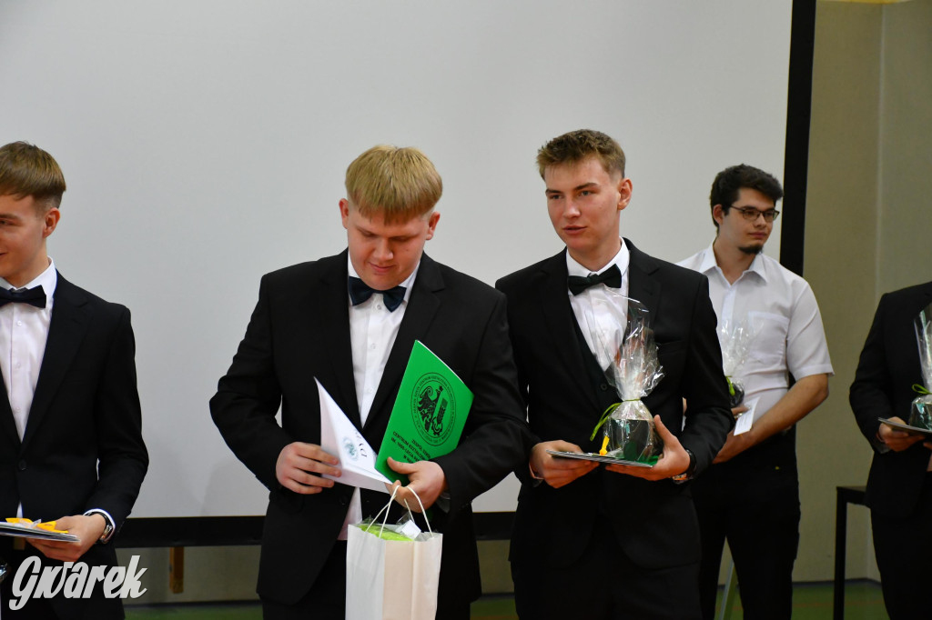 Maturzyści z Rolnika przyjechali traktorami