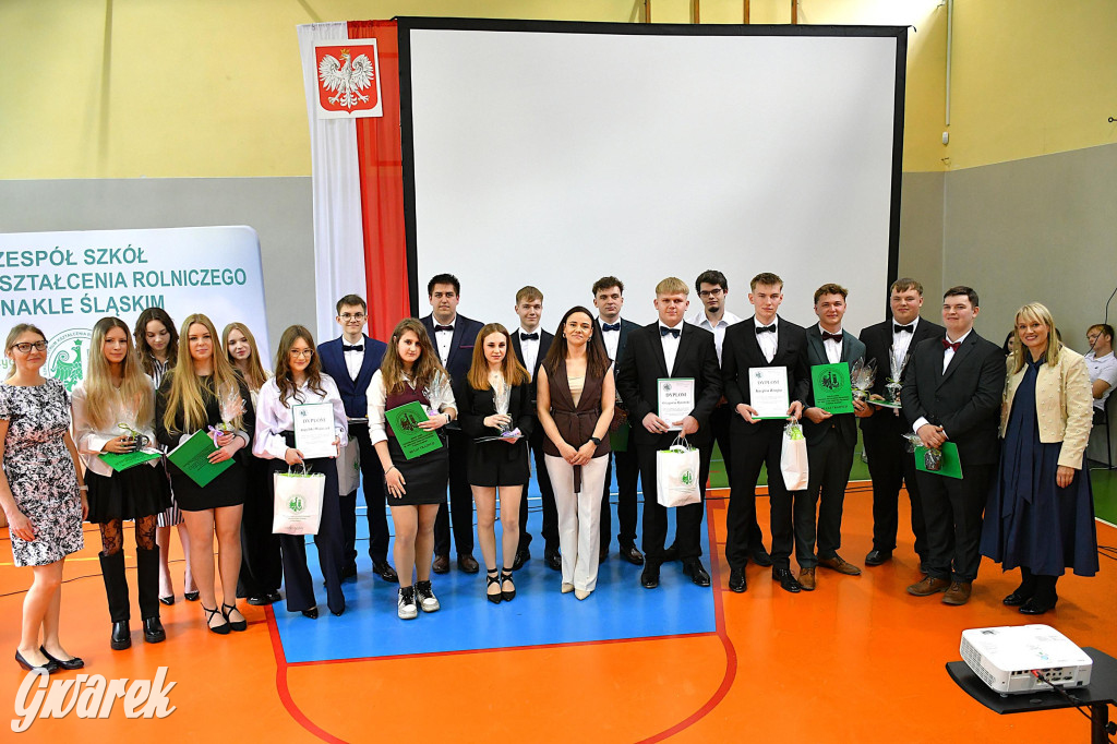 Maturzyści z Rolnika przyjechali traktorami