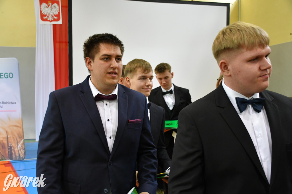 Maturzyści z Rolnika przyjechali traktorami