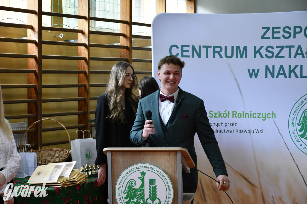 Maturzyści z Rolnika przyjechali traktorami