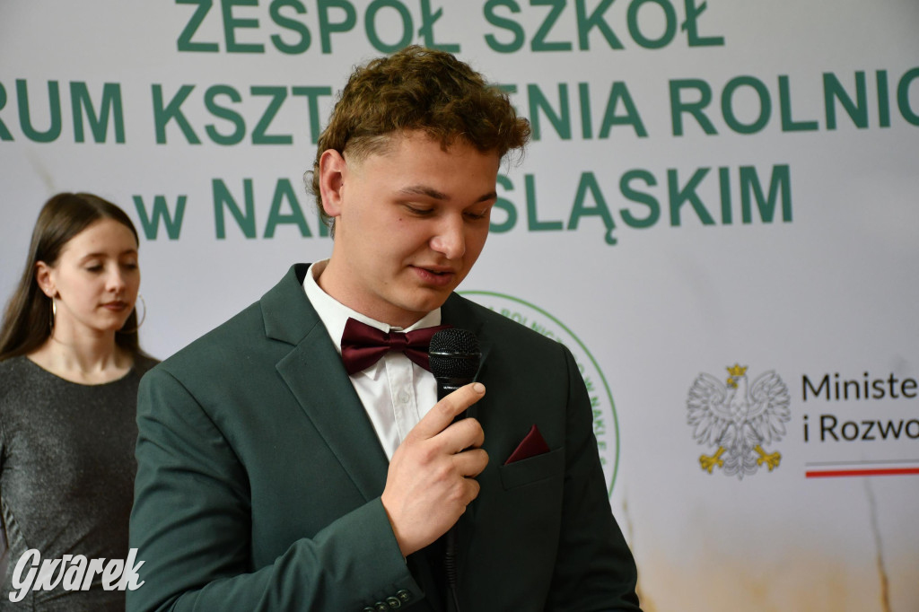 Maturzyści z Rolnika przyjechali traktorami