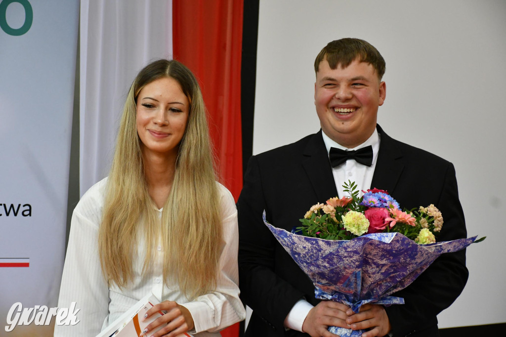 Maturzyści z Rolnika przyjechali traktorami