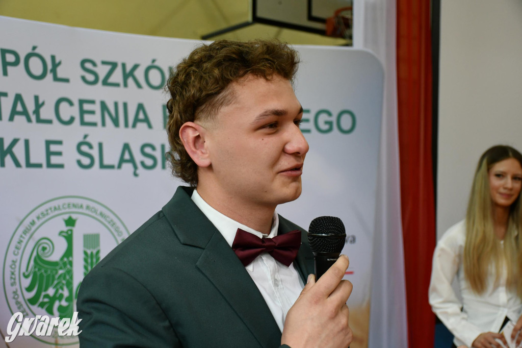 Maturzyści z Rolnika przyjechali traktorami