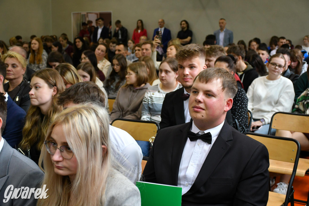 Maturzyści z Rolnika przyjechali traktorami