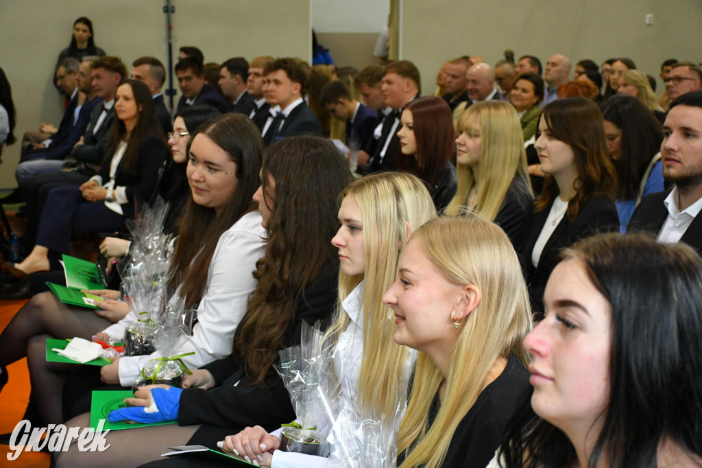 Maturzyści z Rolnika przyjechali traktorami