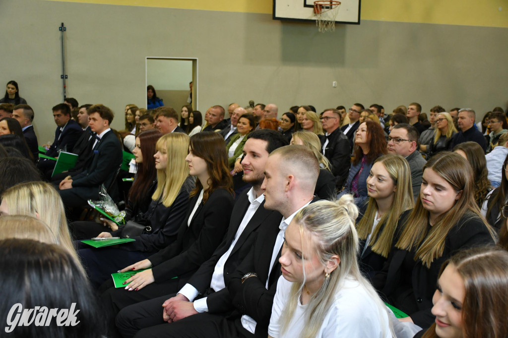 Maturzyści z Rolnika przyjechali traktorami